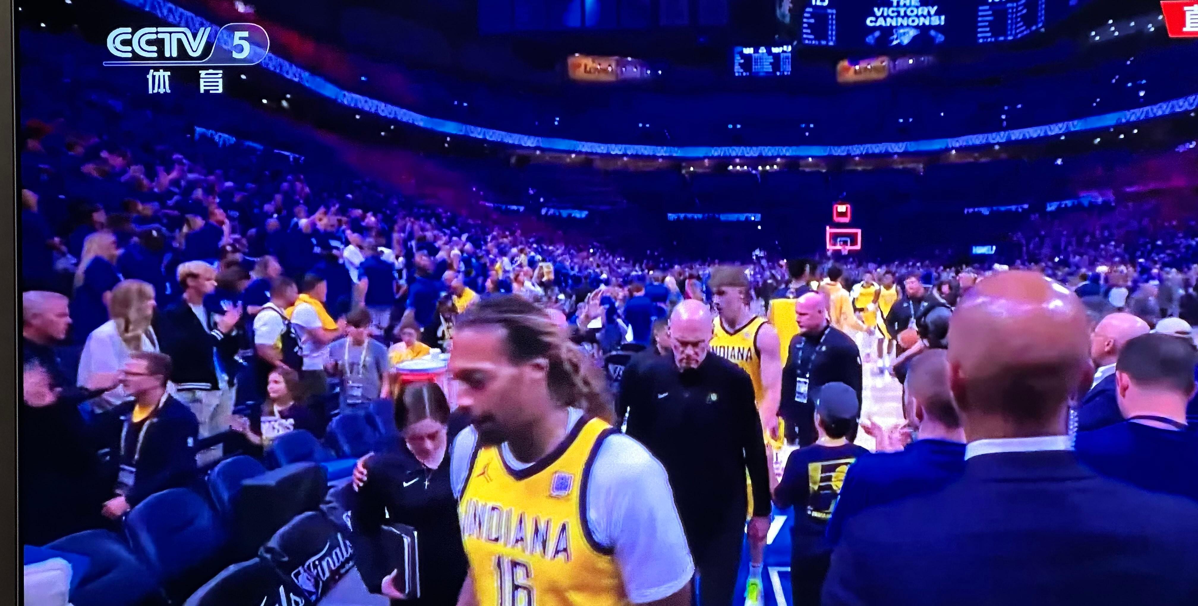 出色发挥首场状态出色，巴塞罗那观众沸腾！，杜兰特重返赛场观众掌声雷动的简单介绍爱游戏